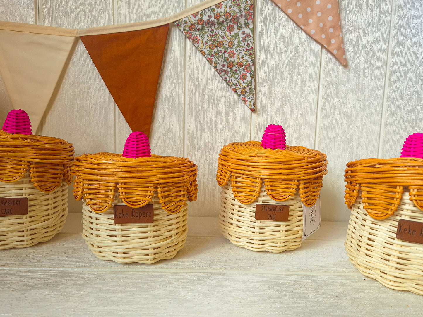 Keke Rōpere/ Strawberry Cake