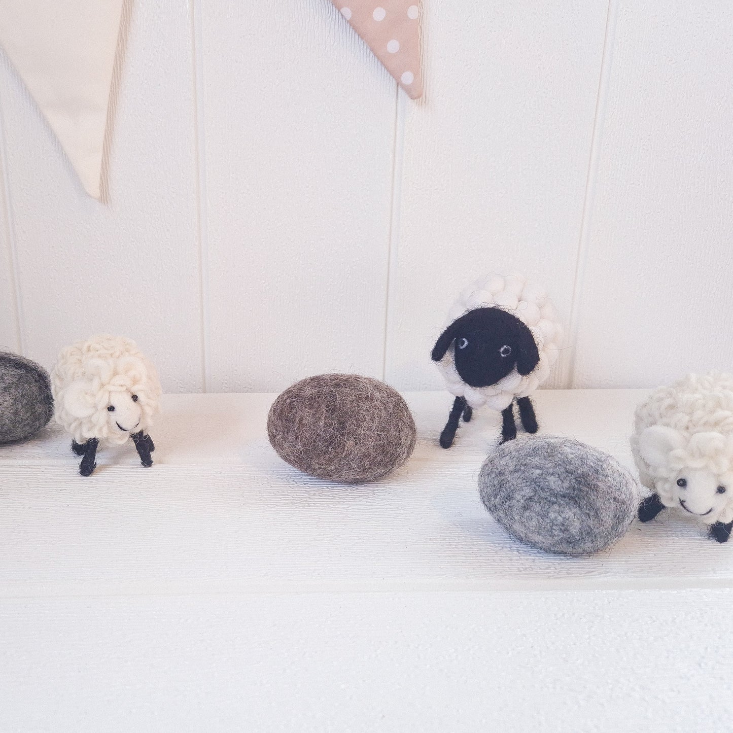 Hīpi Ma (White sheep)