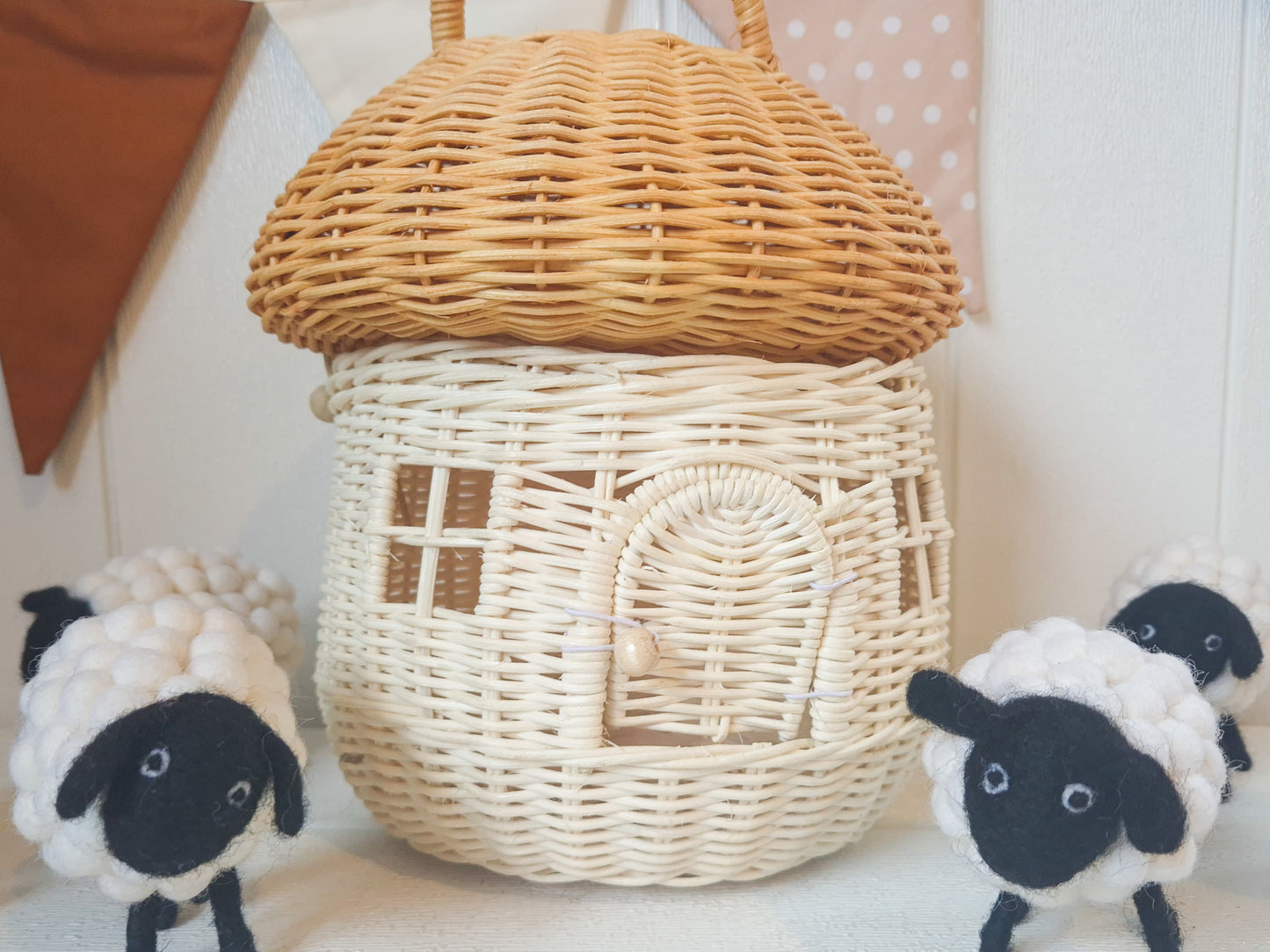 Hīpi Pango (Black Sheep)