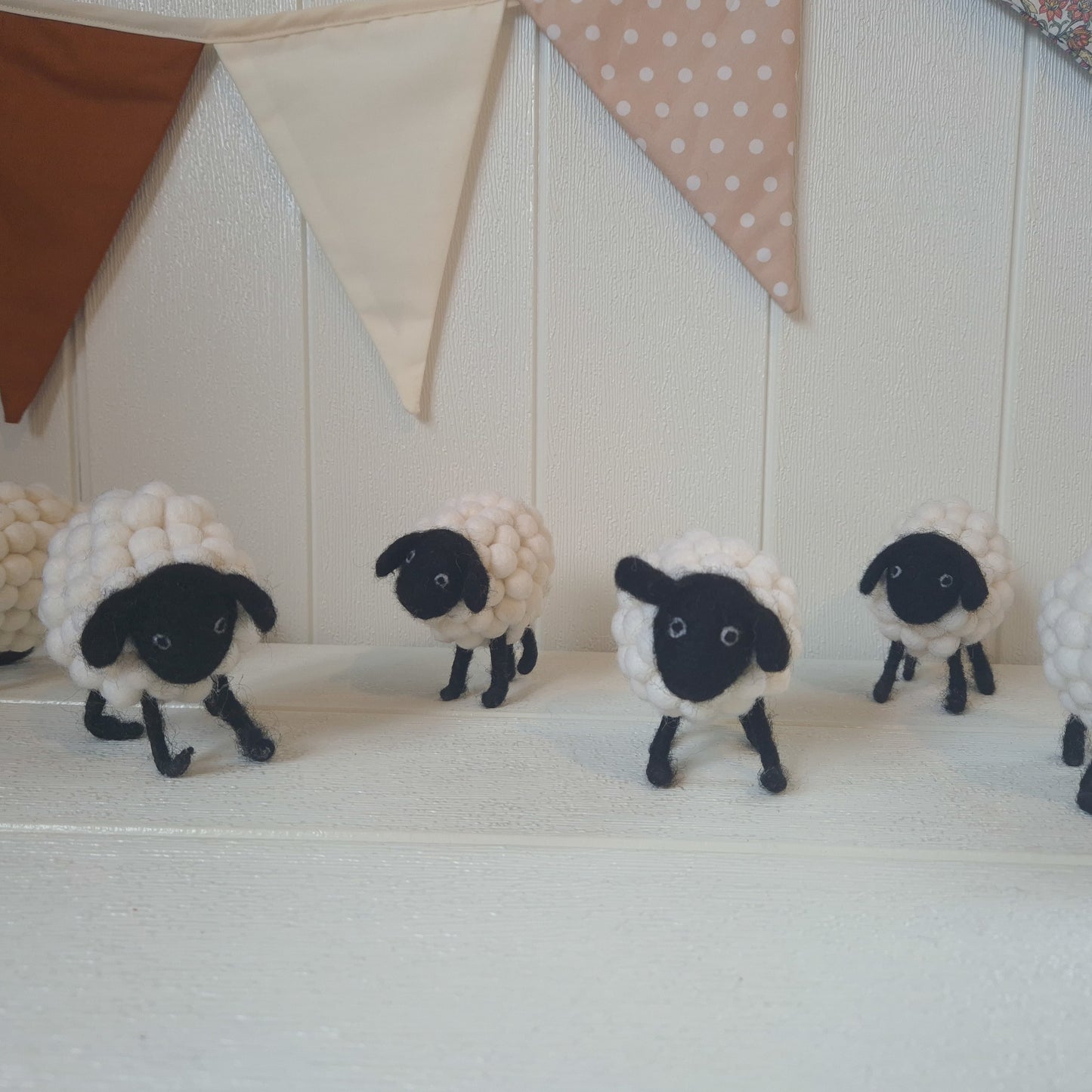 Hīpi Pango (Black Sheep)
